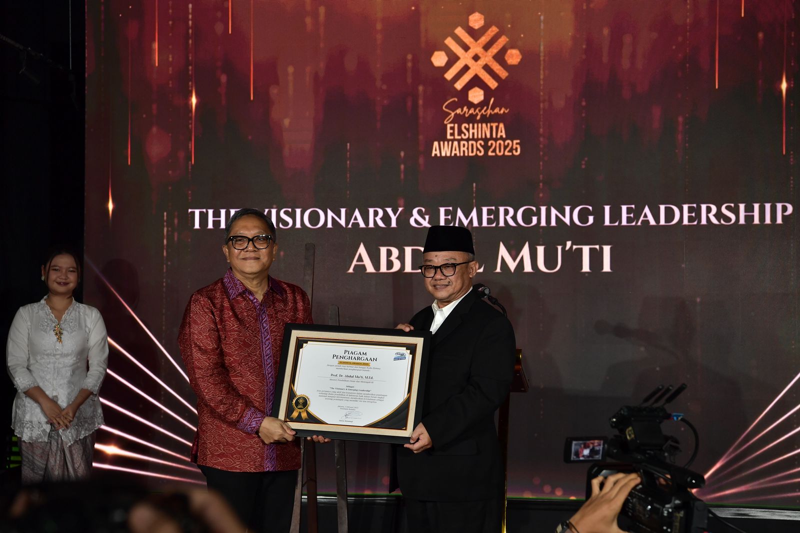 Mendikdasmen Raih Penghargaan The Visionary and Emerging Leadership di Elshinta Award 2025