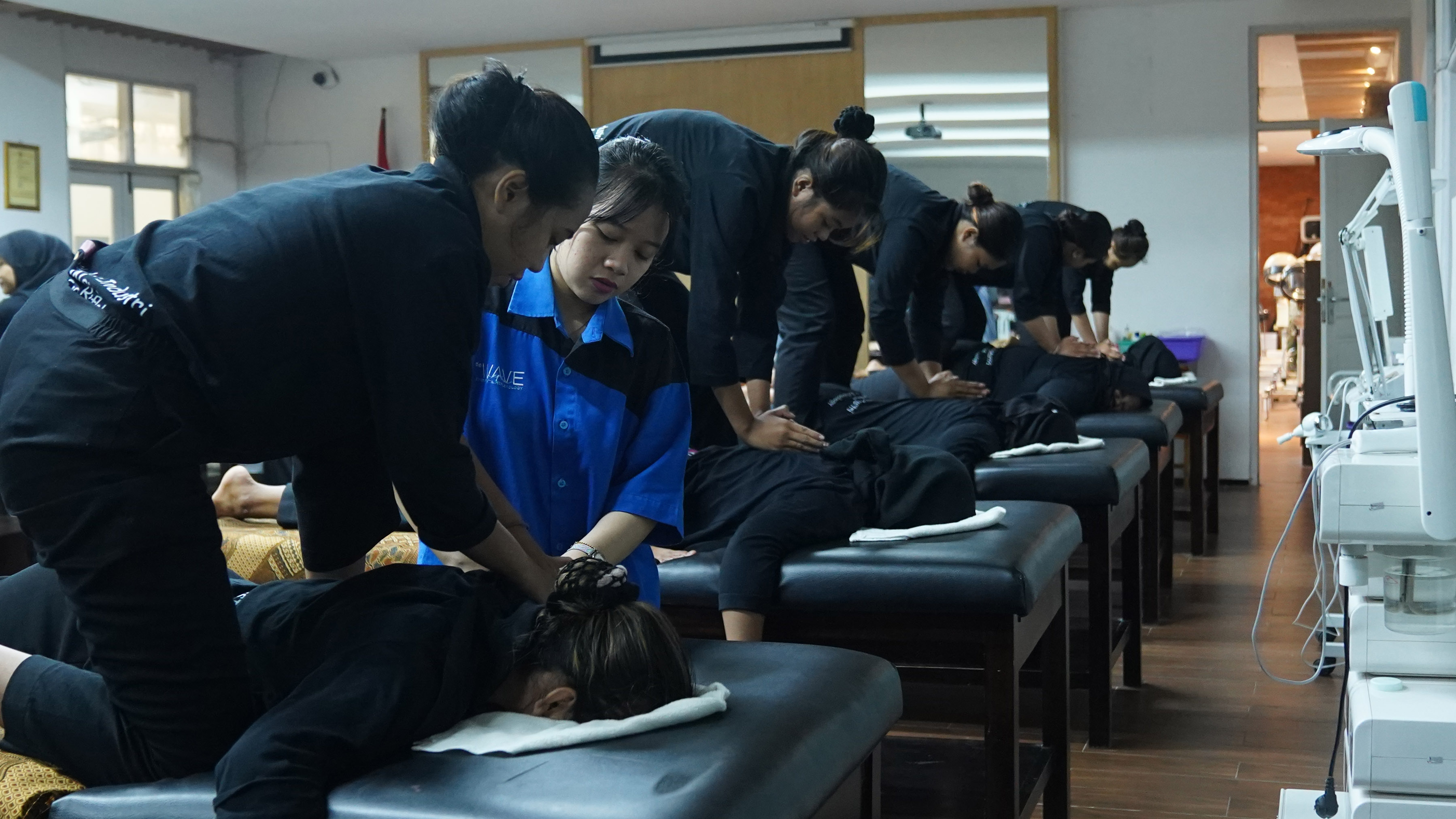 Kelas Industri De Wave, Siapkan Terapis Profesional, 100 persen Dijamin Bekerja