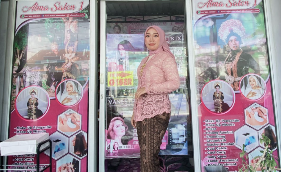 Kisah Nita: Single Parent yang Sukses Punya Dua Salon Berkat Kursus Kecantikan