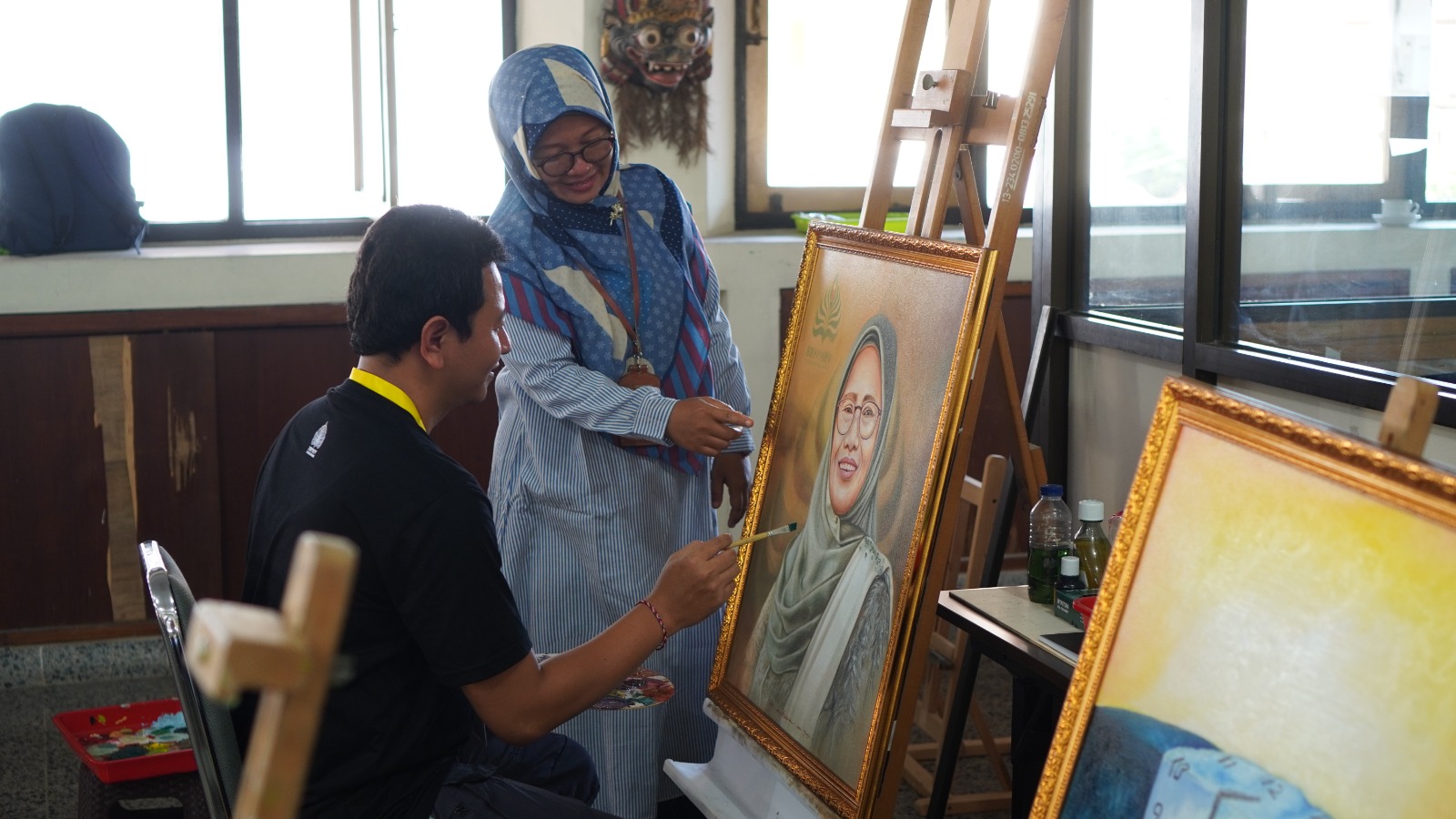 Srikandi Vokasi Jadi Ide Lukisan Realis Peserta Upskiling dan Reskilling Konsentrasi Seni Lukis