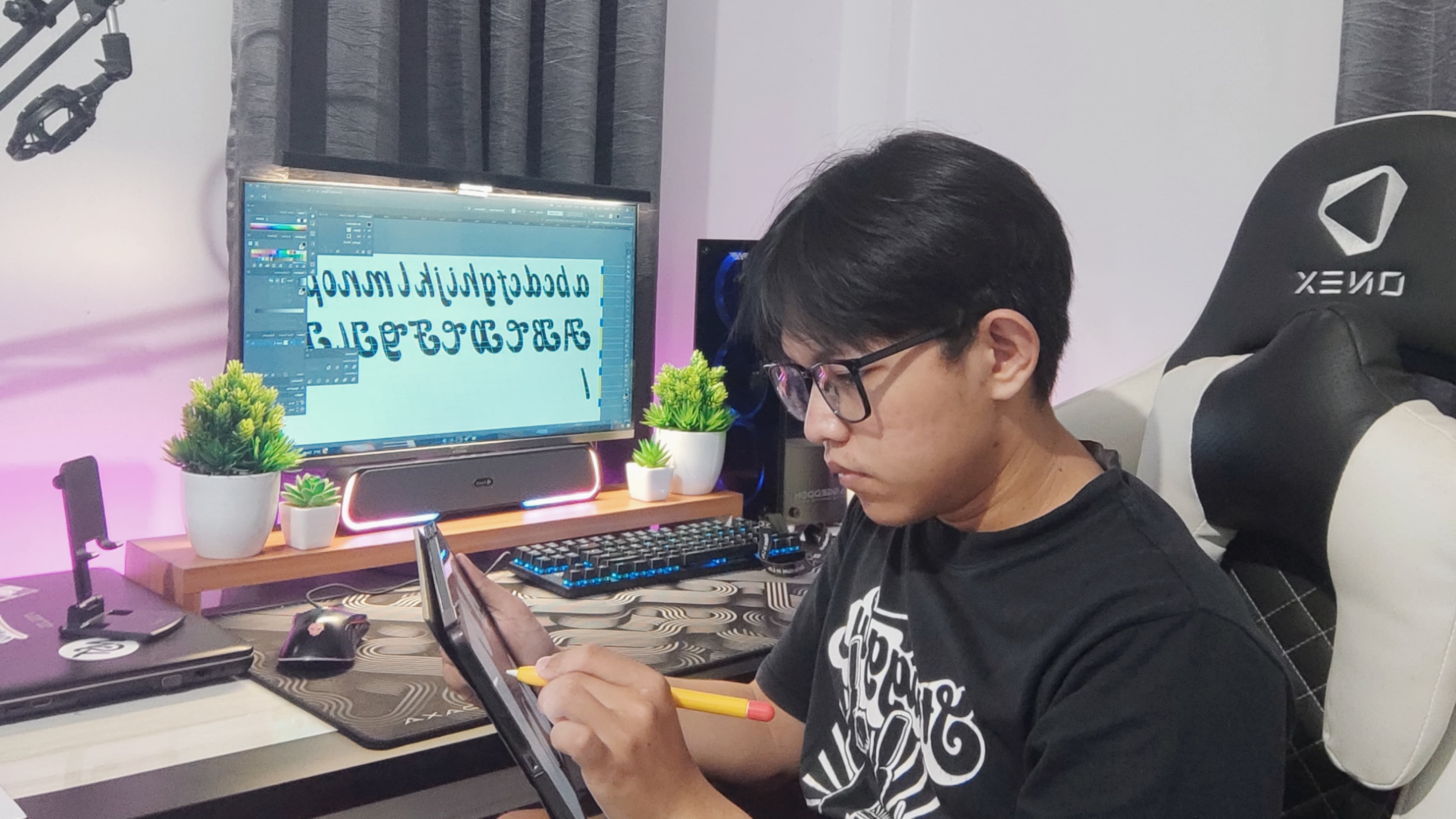 Dibayar dengan Dollar, Inilah Hamber, Alumnus Kursus Desain Grafis yang Punya Studio Desain Sendiri