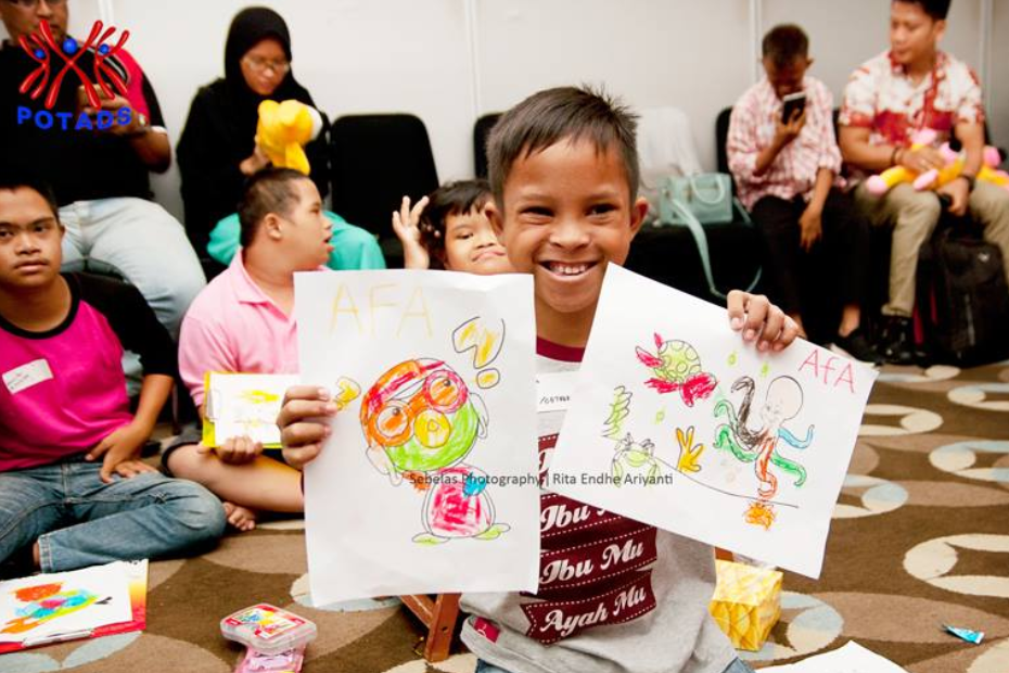 Ini Alasan Menanam Pohon Baik untuk Belajar Anak-anak Down Syndrome