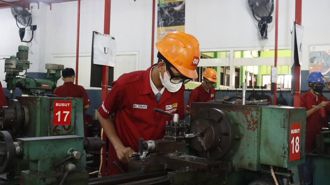 Manfaatkan Program Sertifikasi Kompetensi Siswa, SMK Krian 1 Sidoarjo Siap Bersaing di Dunia Kerja