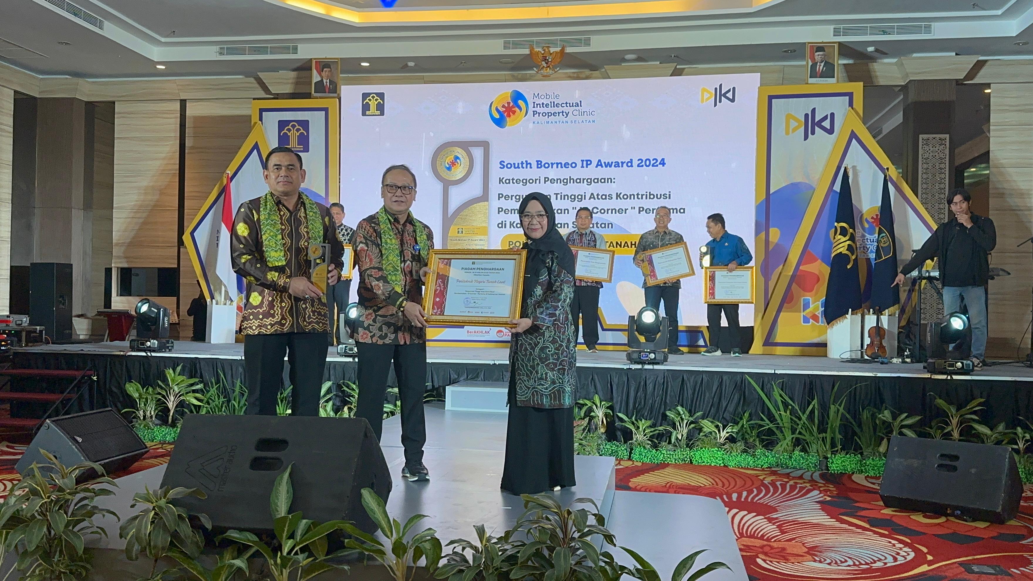 IP Corner Perguruan Tinggi Pertama di Kalimantan Selatan, Politala Terima Penghargaan dari Kemenkumham