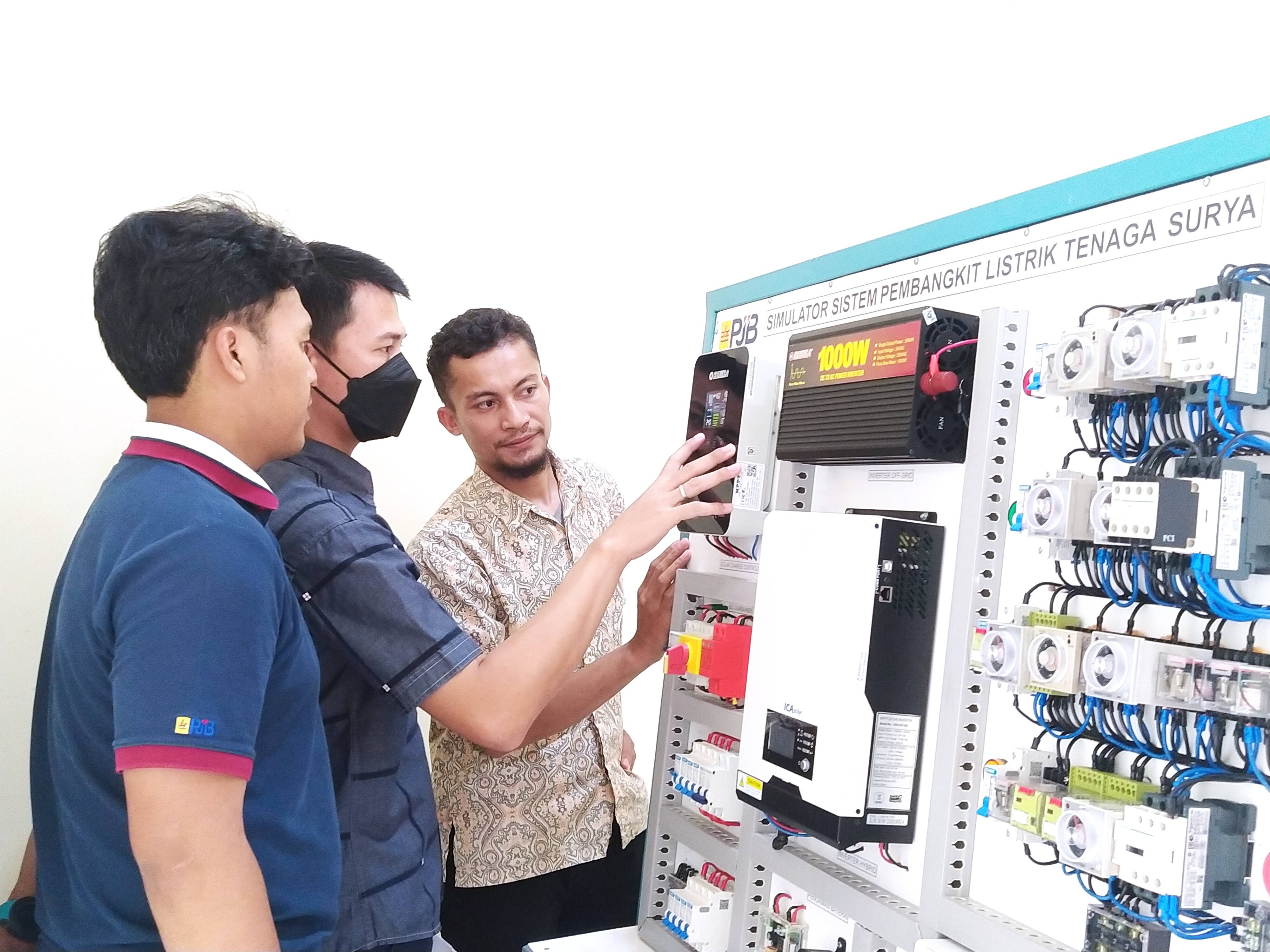Latih Pegawai, PT PJB Gunakan Simulator PLTS Hasil Inovasi PNUP