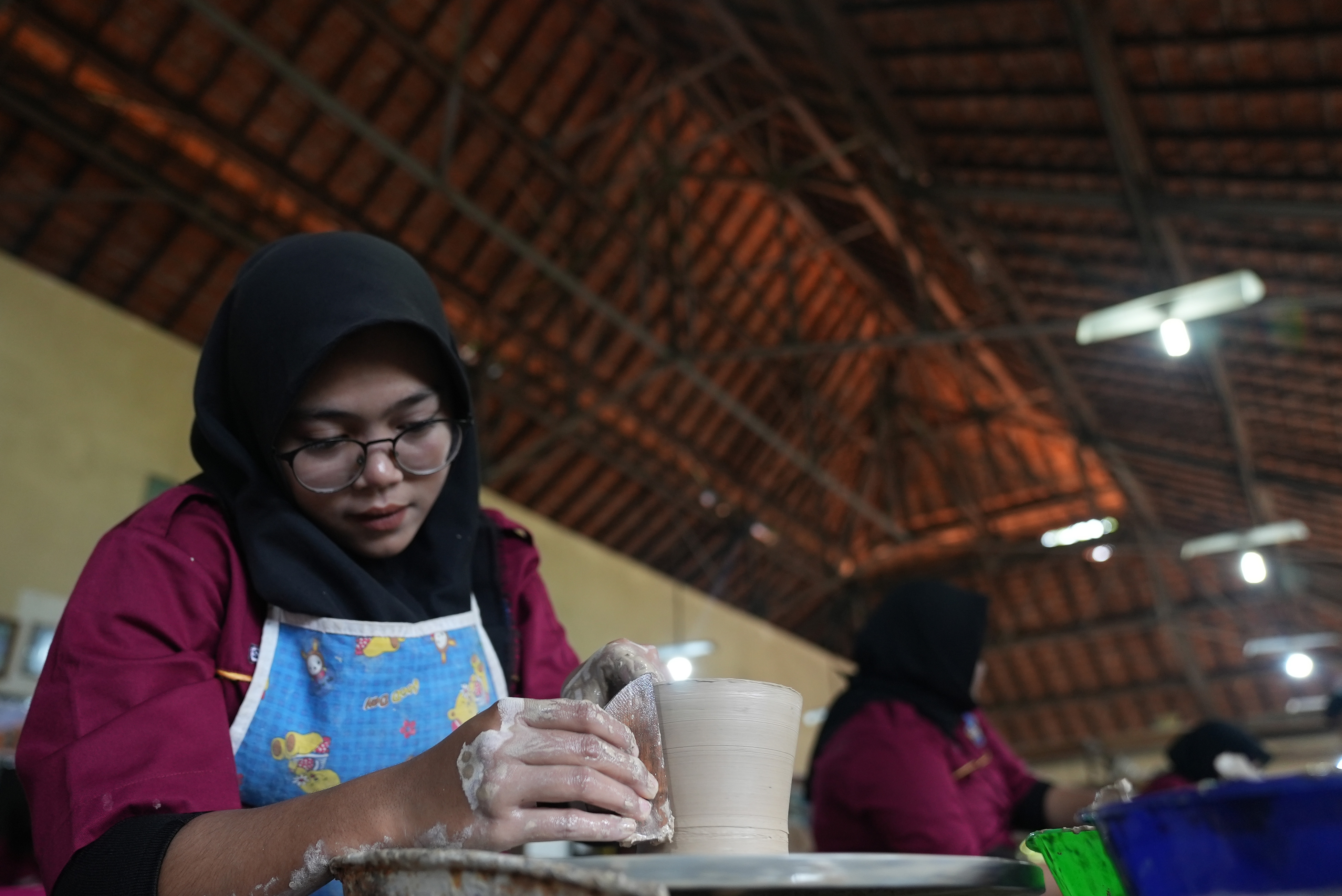 Diajarkan di SMK, Begini Cara Membuat Keramik Glasir