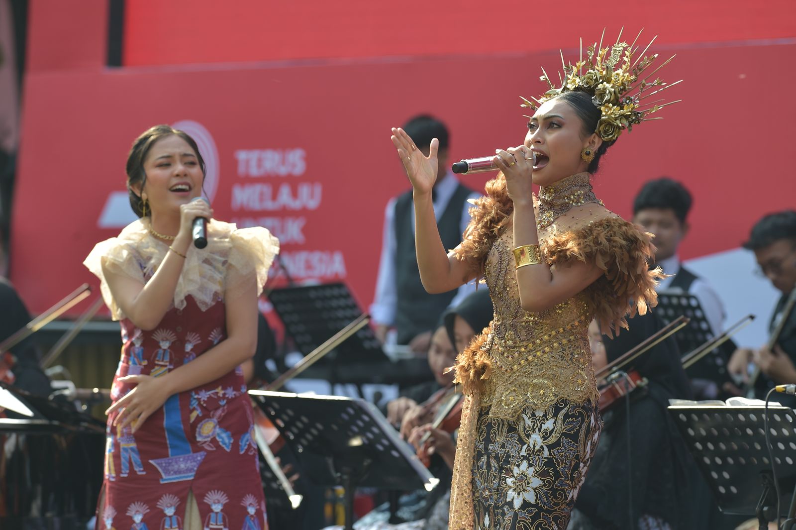 orkestra-smk-ti-muhammadiyah-cikampek-berkolaborasi-dengan-duo-novia-pada-upacara-bendera-hari-kemerdekaan-ke-78-ri-jakarta-17-agustus-2023-2