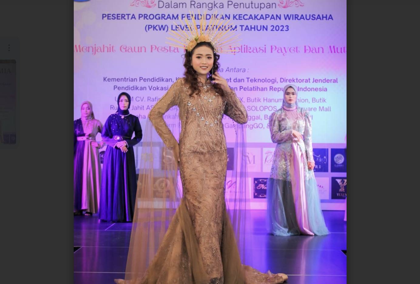 Inspirasi dari Bumi dan Matahari, Inilah Slim Gown Cantik Ala Anak Kursus