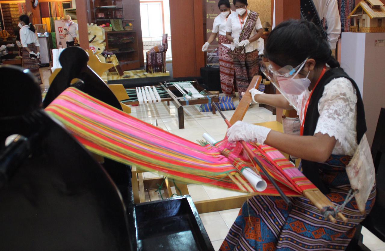 ‘PKW Tekun Tenun’ Tumbuhkan Wirausaha Baru di NTT