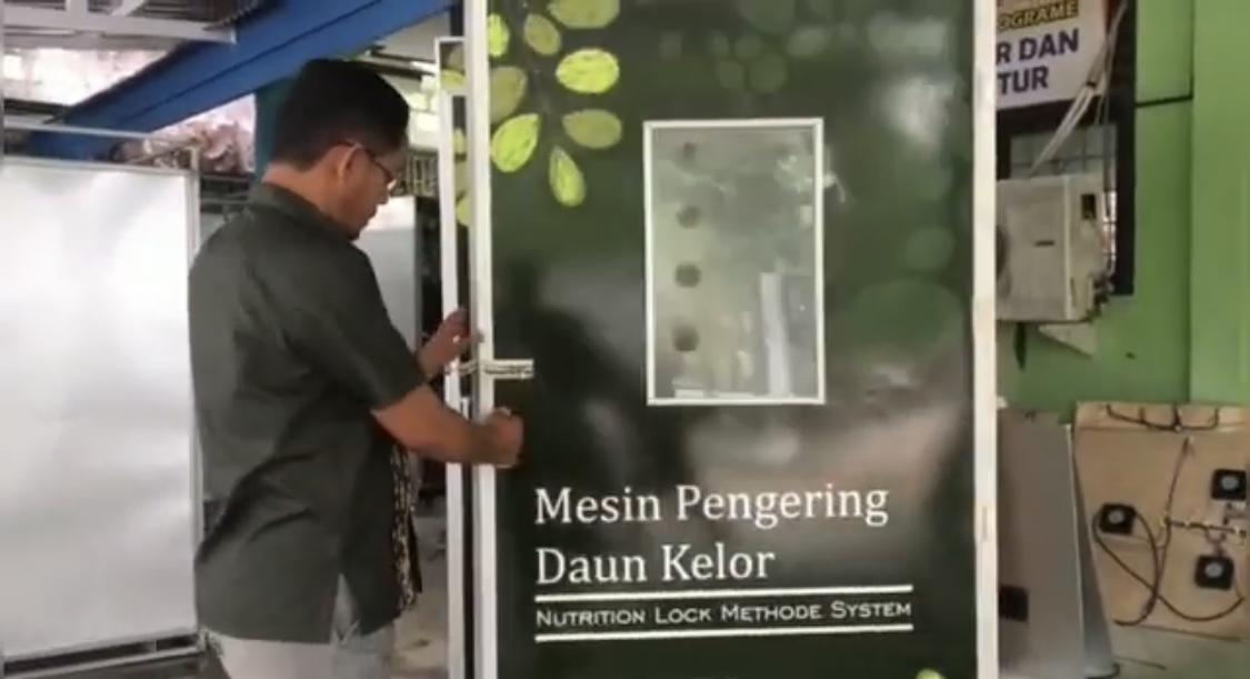 Bantu Kembangkan UMKM Lokal, SMKN 4 Kupang Produksi Mesin Pengering Kelor