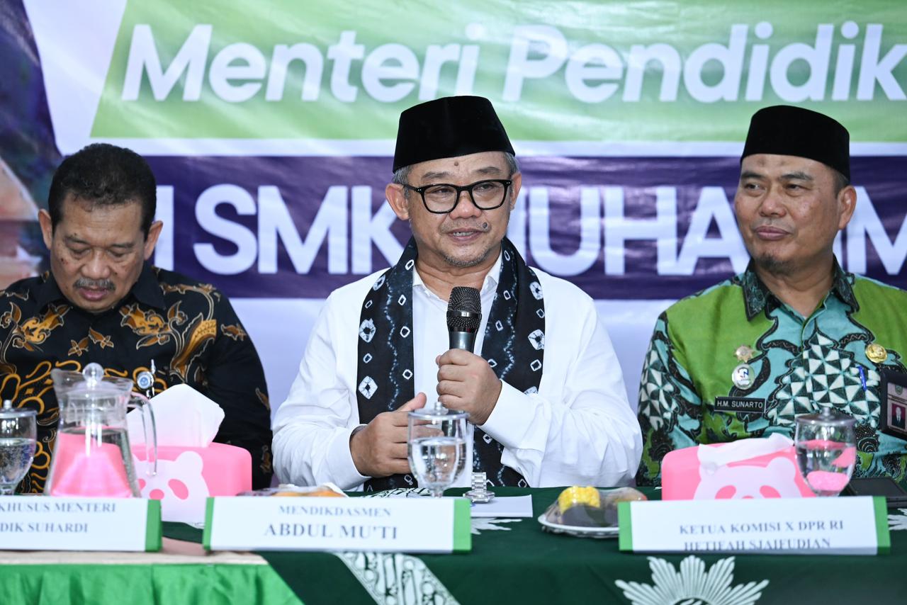 Kunjungan ke SMK Muhammadiyah 3 Palembang, Mendikdasmen Tekankan Pentingnya Kompetensi Siswa SMK untuk Masa Depan