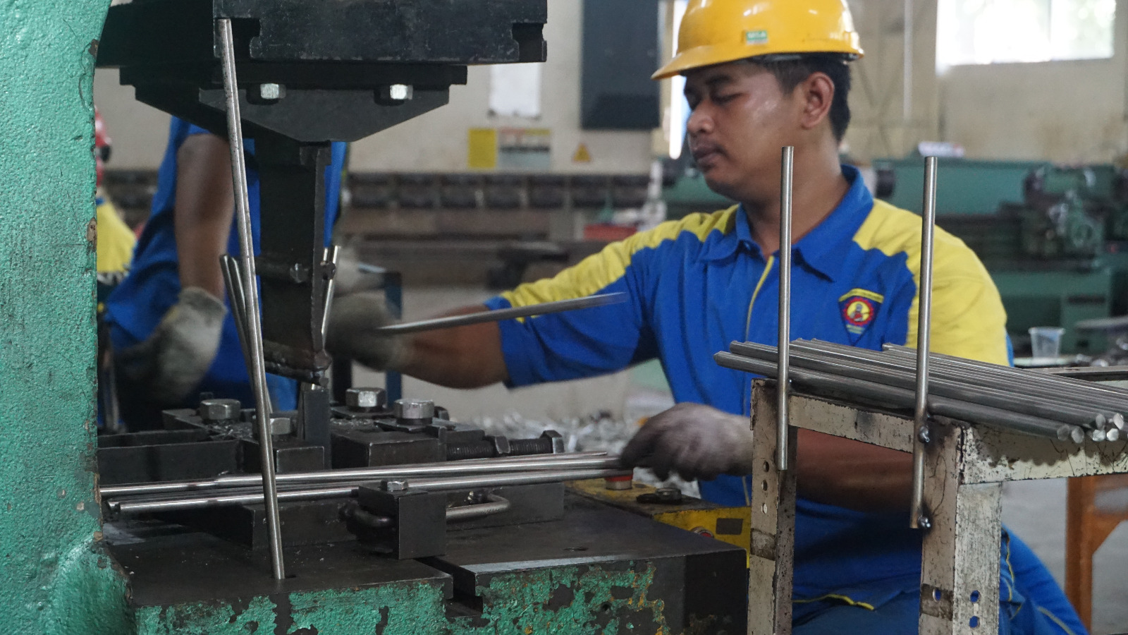 Tingkatkan Keselarasan Lulusan, Produk Tefa SMKN 1 Cibinong Diminati Industri