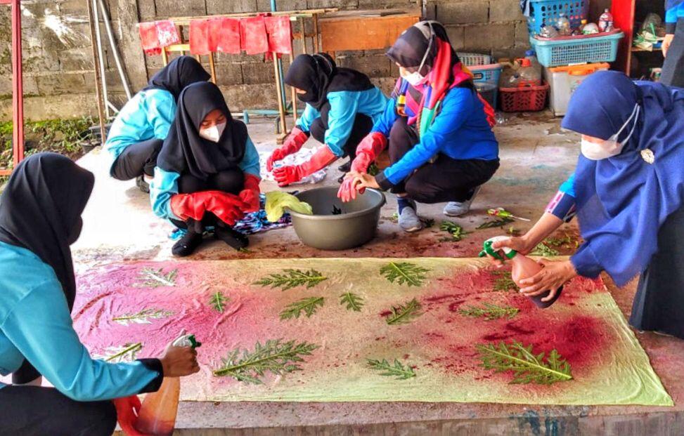 Kreasi Shibori di Tangan  SMKN 1 Jambu