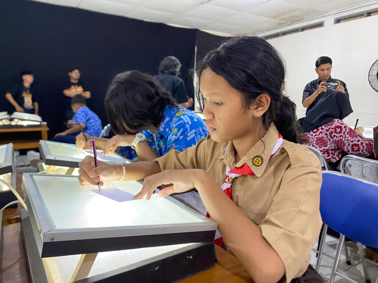 Dorong Kreativitas dan Bakat Sejak Dini, SMKN 3 Kasihan Beri Pelatihan Seni Rupa bagi Siswa SMP