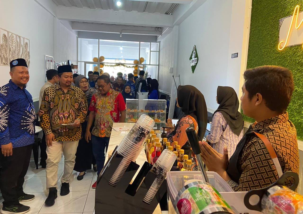 Siapkan Generasi Wirausaha Muda, SMK Muhammadiyah 1 Surabaya Kembangkan Business Center