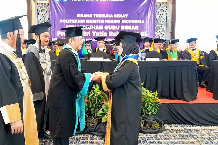 Kukuhkan Prof. Sri Tutie Rahayu, Polimarin Miliki Guru Besar Pertama