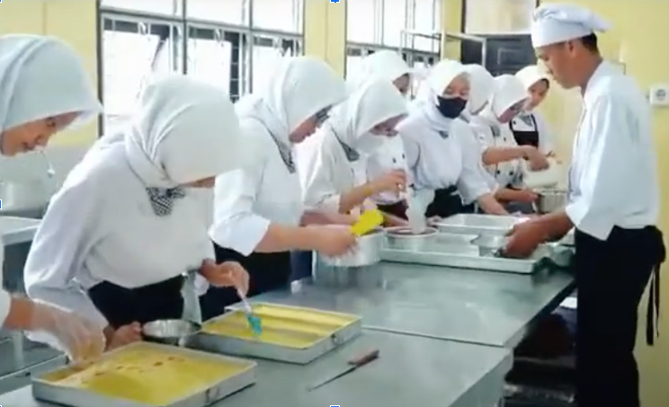 Sering Jadi Incaran Masyarakat, SMKN 6 Palembang Produksi Cake Tape