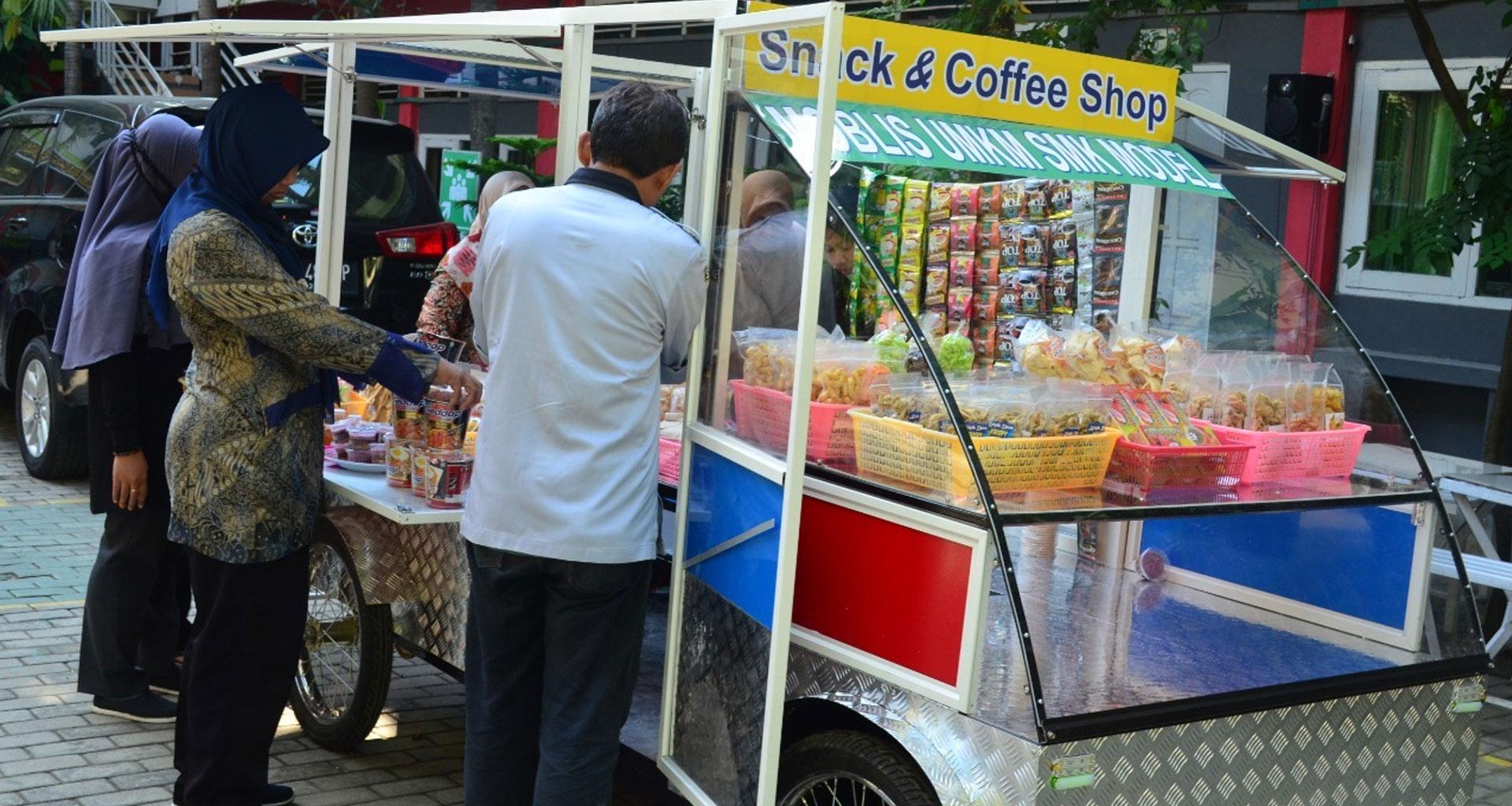 Peduli UMKM, SMK Model PGRI 1 Mejayan Ciptakan Moblist 