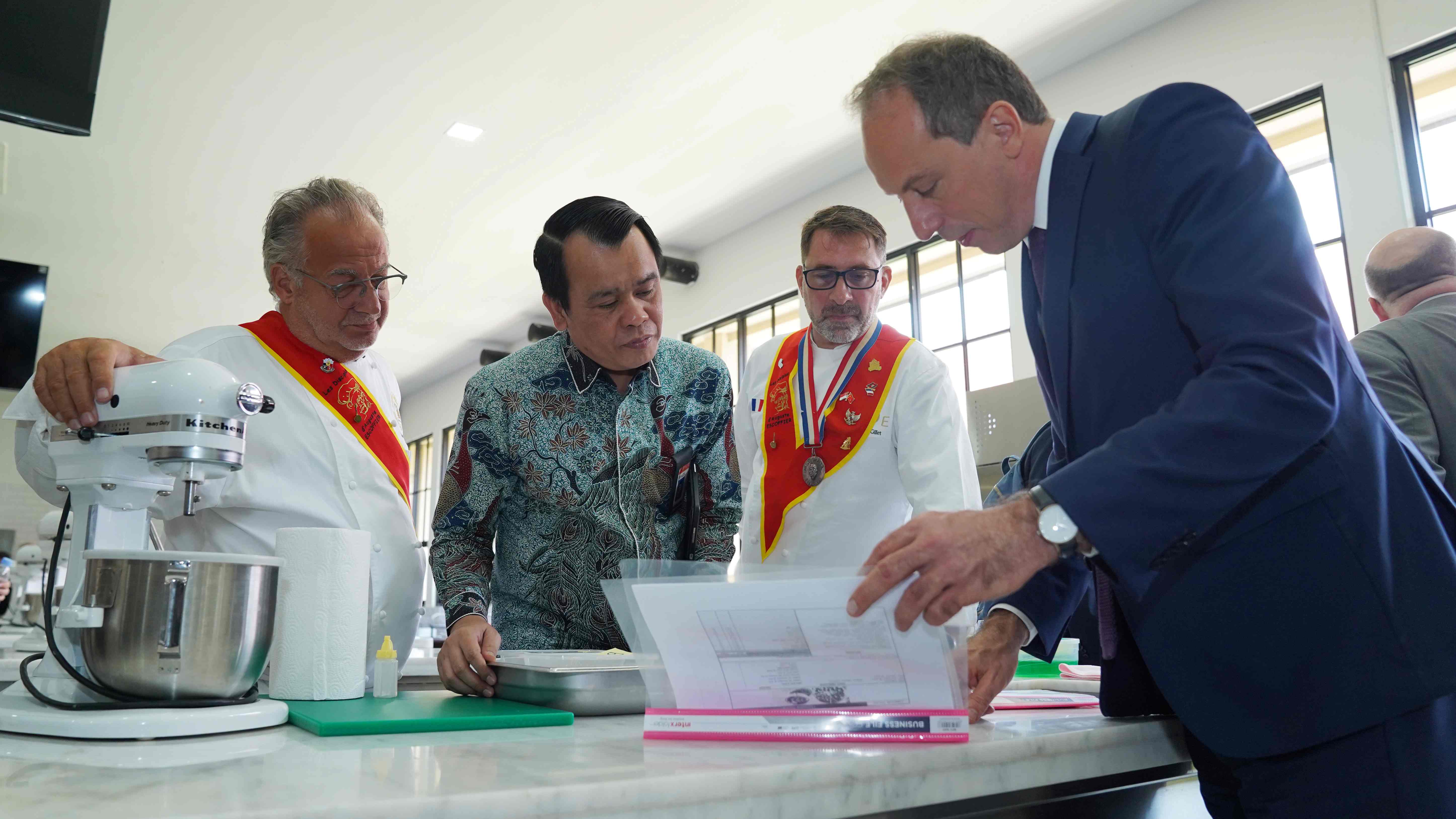 Instruktur Kursus Bidang Kuliner Ikuti Pelatihan dari Chef Asal Prancis