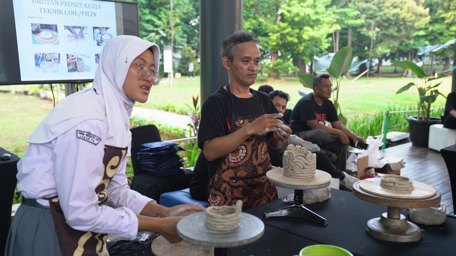 Mengenal Teknik Handbuilding Dan Centering Dalam Pembuatan Keramik ...