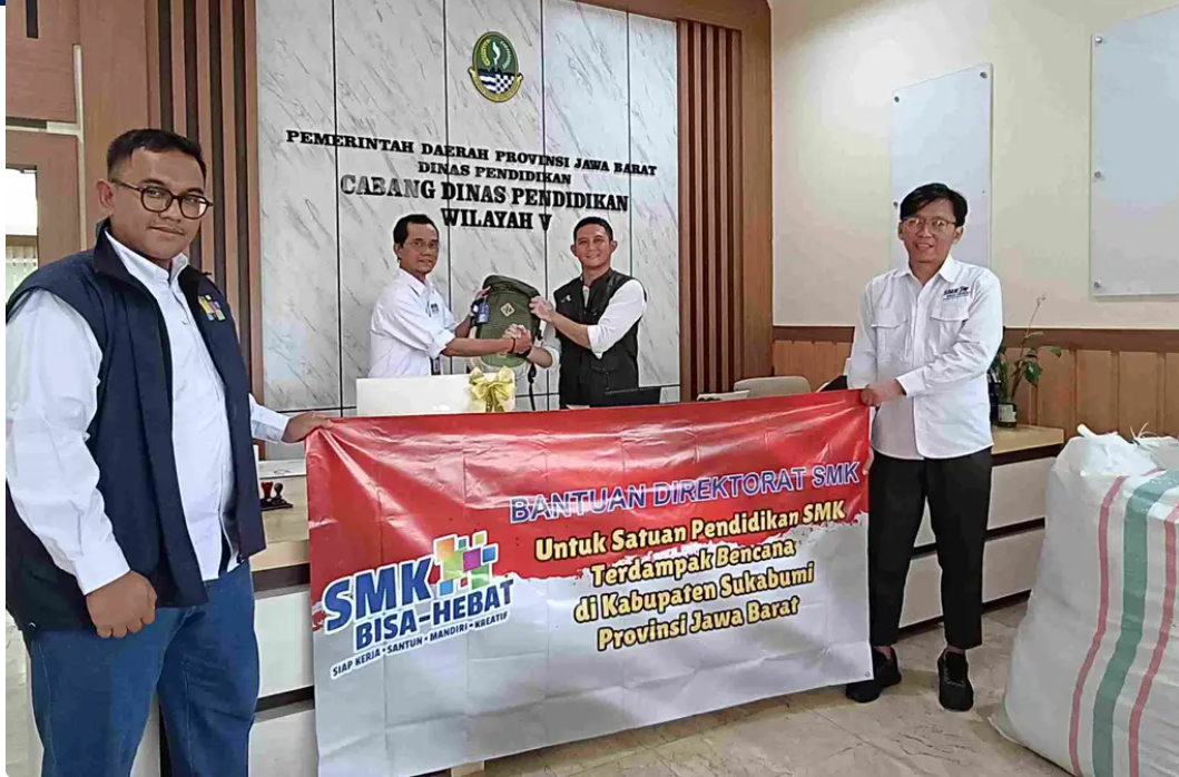 Ringankan Beban, Direktorat SMK Serahkan Bantuan untuk Siswa SMK Terdampak Bencana di Sukabumi dan NTT