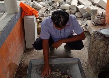 Penuhi Kebutuhan Industri, SMKN Kudu Jombang Produksi Beton Serat