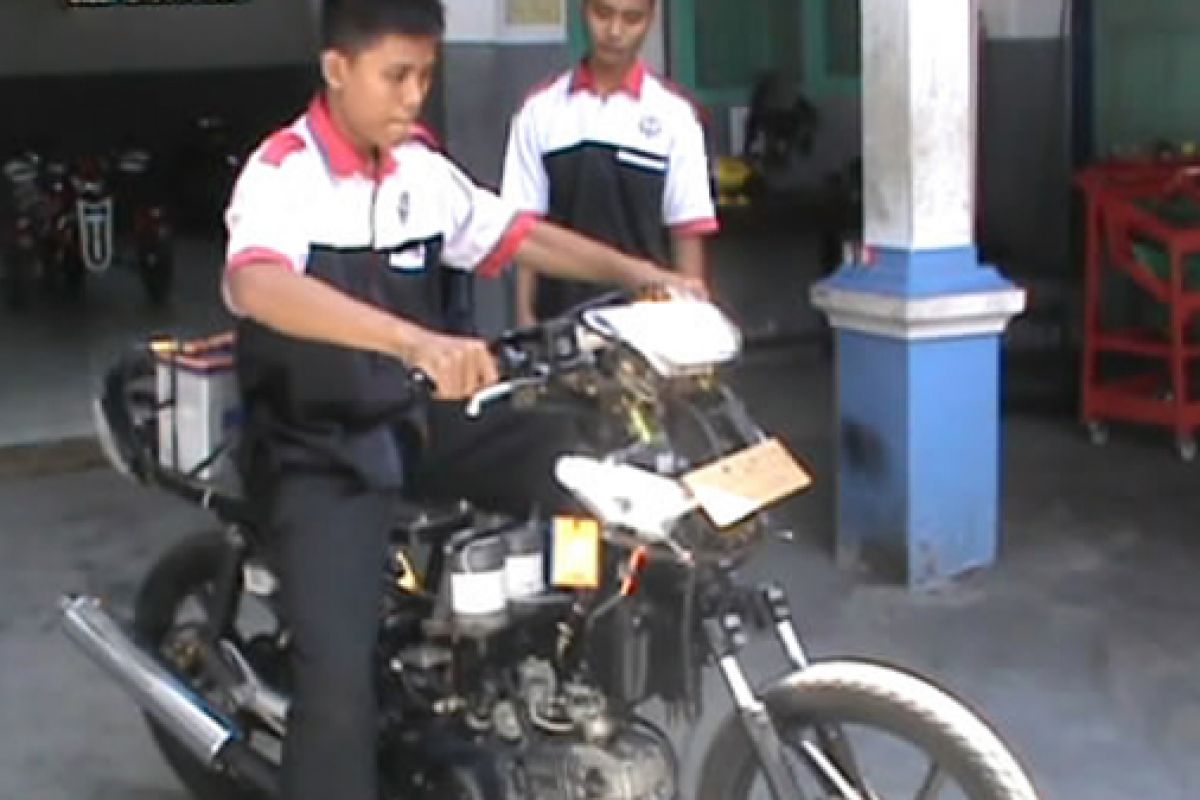 Ramah Lingkungan, SMK Teknologi Balung Ciptakan Motor Berbahan Bakar Air