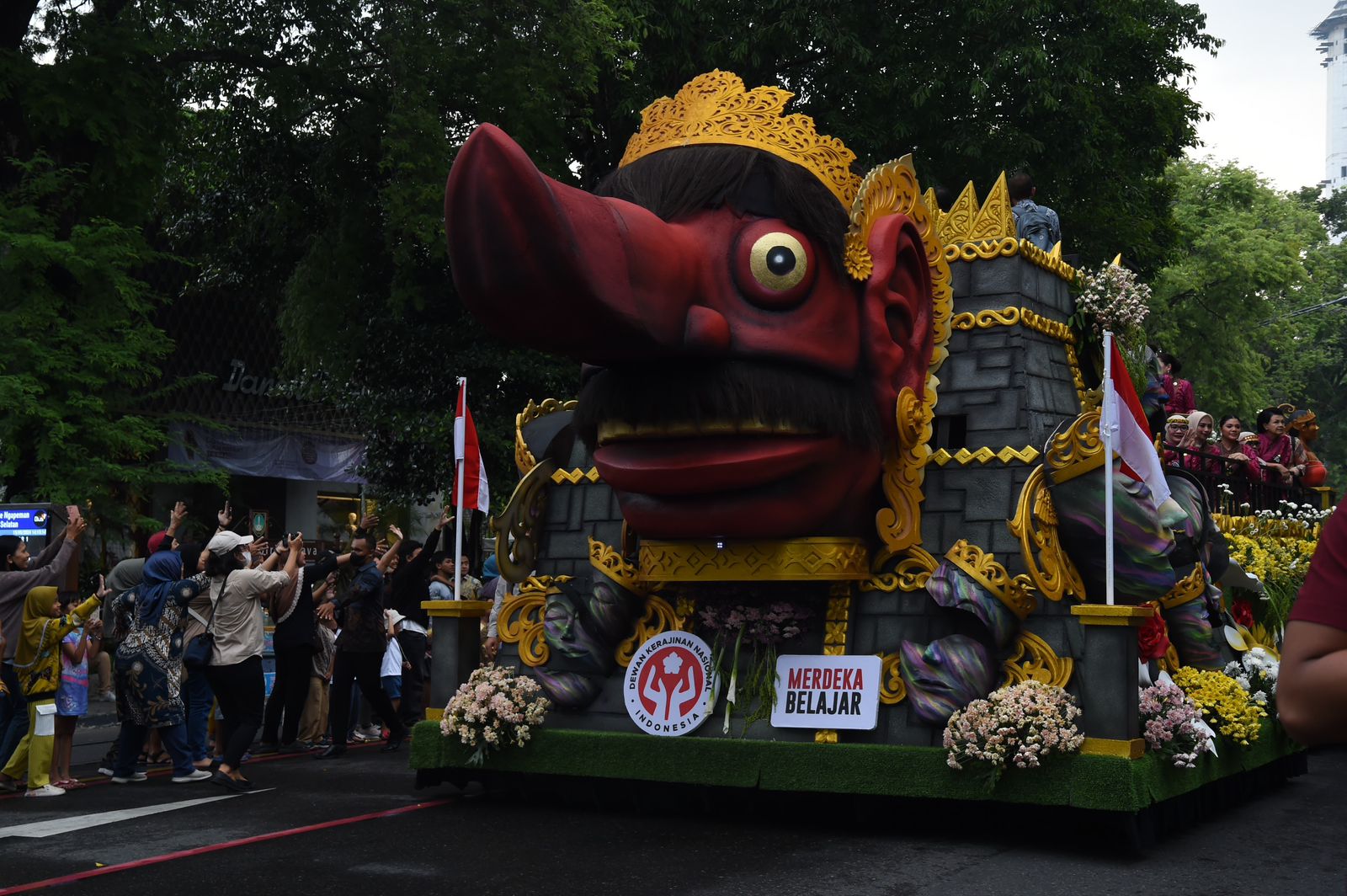 Parade Mobil Hias, Kriya, dan Budaya Pecahkan Rekor MURI