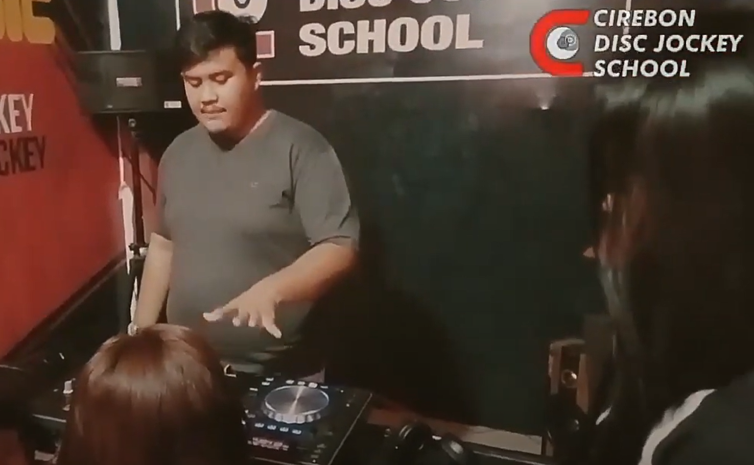 Ingin Jadi DJ? Ini Tip Belajar Musik DJ menurut Instruktur Kursus DJ