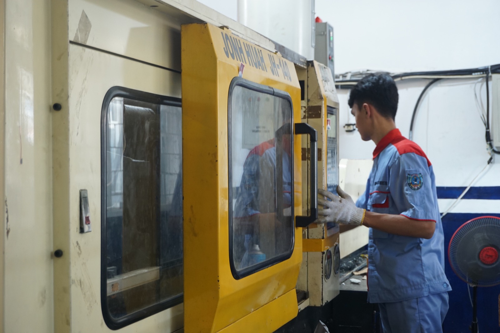 Bak Industri, Proses Fabrikasi Ada di dalam SMKN 1 Sindang