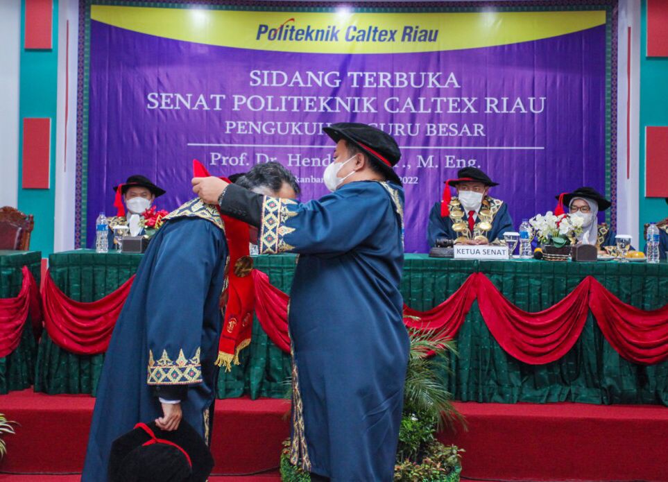 Hendriko, Guru Besar Pertama di Politeknik Caltek Riau