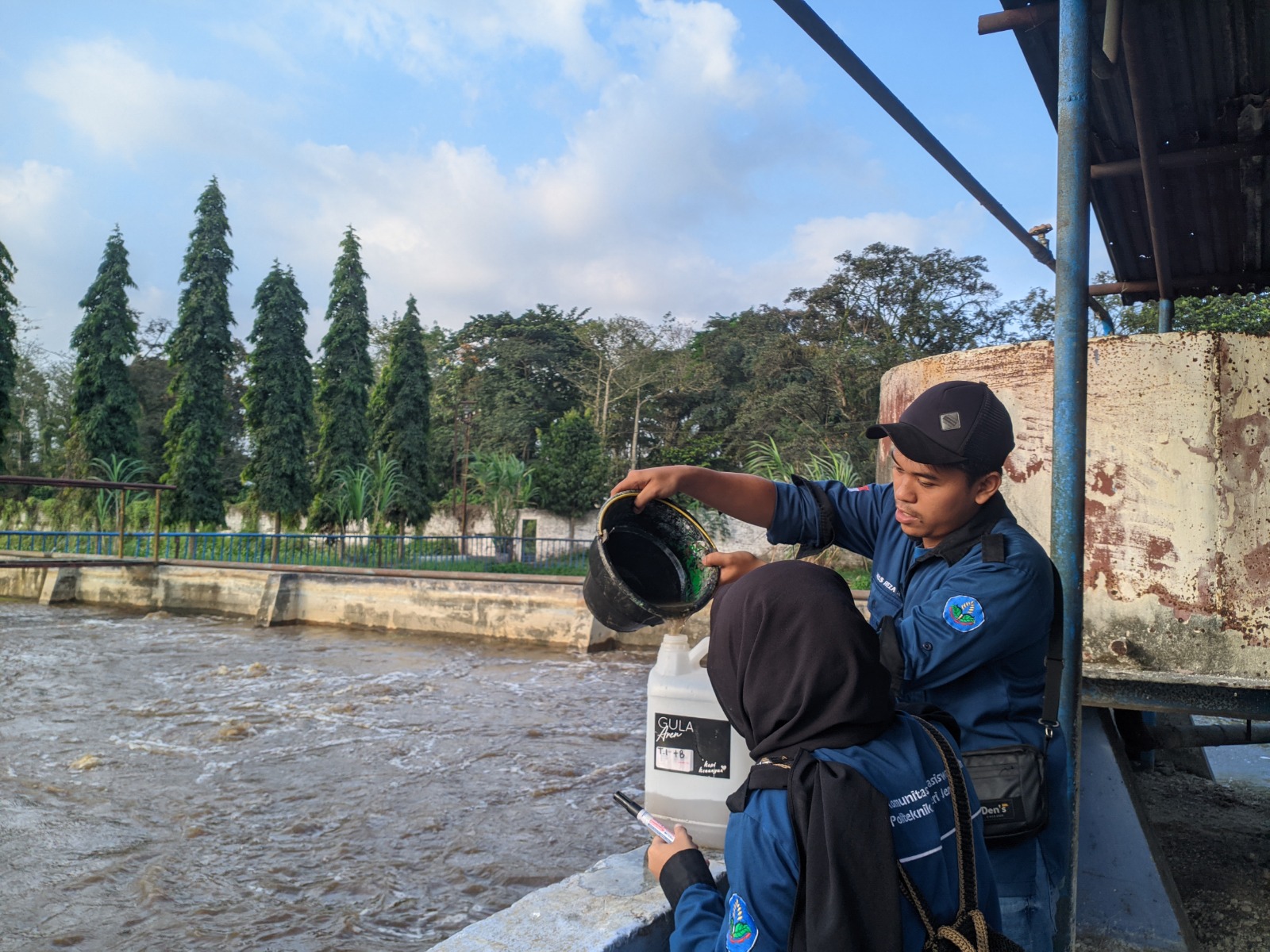 Mahasiswa Polije Olah Limbah Industri Gula Jadi Biostimulan untuk Bantu Pertumbuhan Tanaman