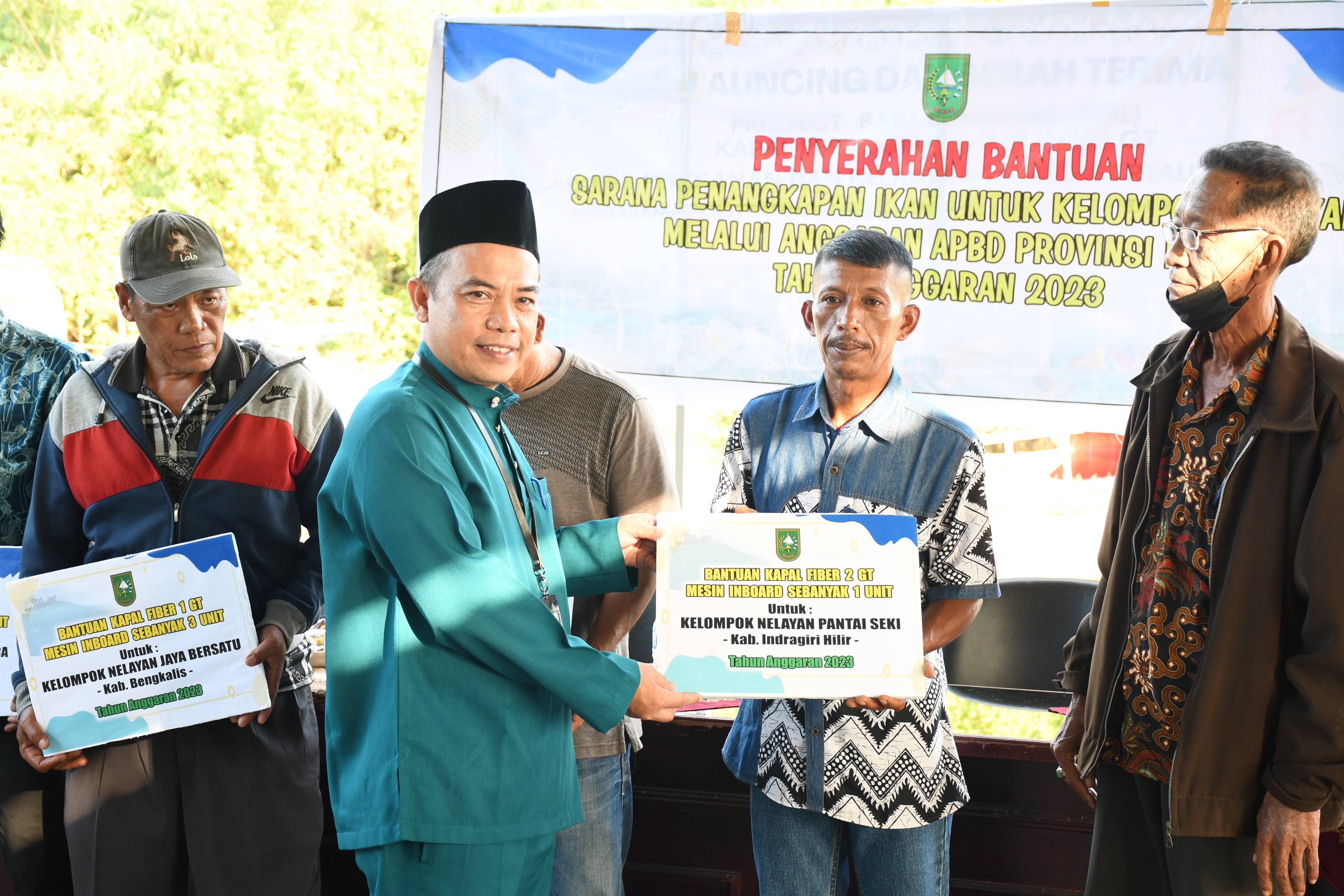 Dukung Pemberdayaan Nelayan di Riau, Polbeng Serahkan 21 Unit Kapal Penangkap Ikan Produksi Mahasiswa