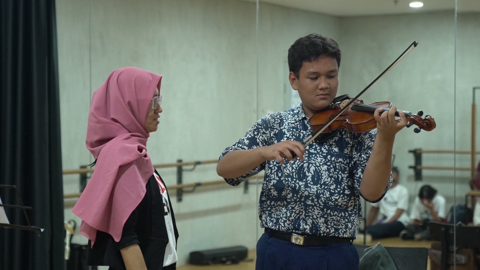 Tertarik Belajar Biola? Ini Dia 5 Kiat Bermain Biola Bagi Pemula Menurut SMKN 2 Kasihan