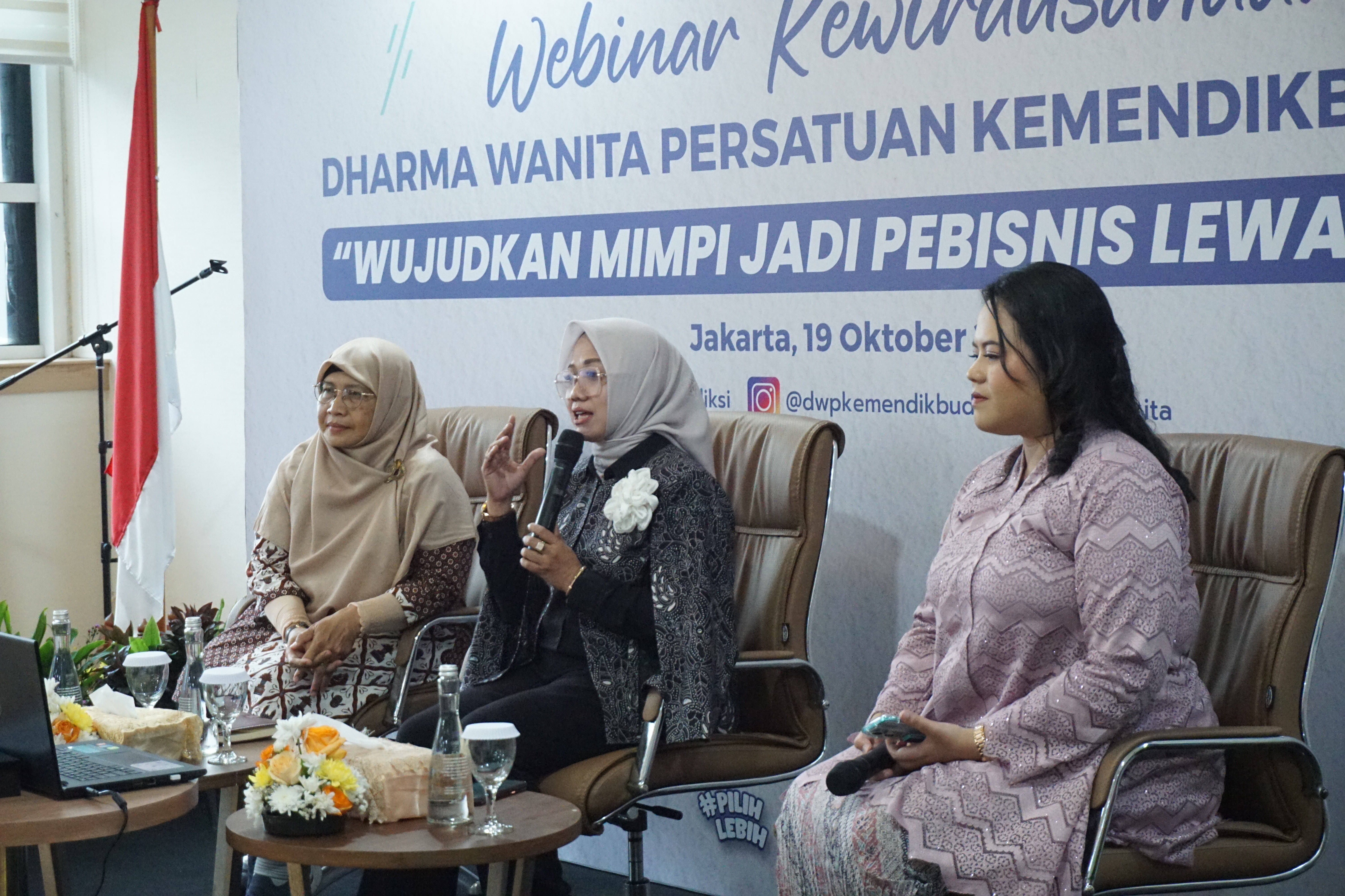 Tingkatkan Peran Perempuan di Bidang UMKM, DWP Ditjen Pendidikan Vokasi Adakan Webinar Kewirausahaan