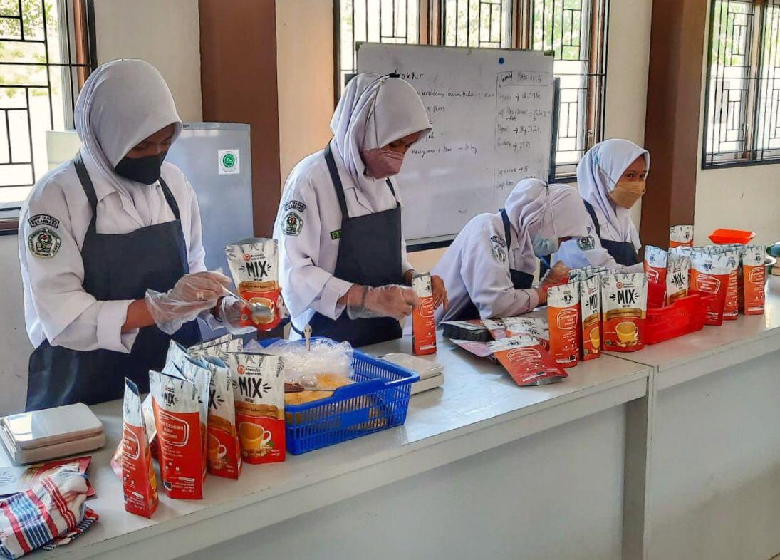 Solusi Sehat ala SMK Farmasi Ikasari