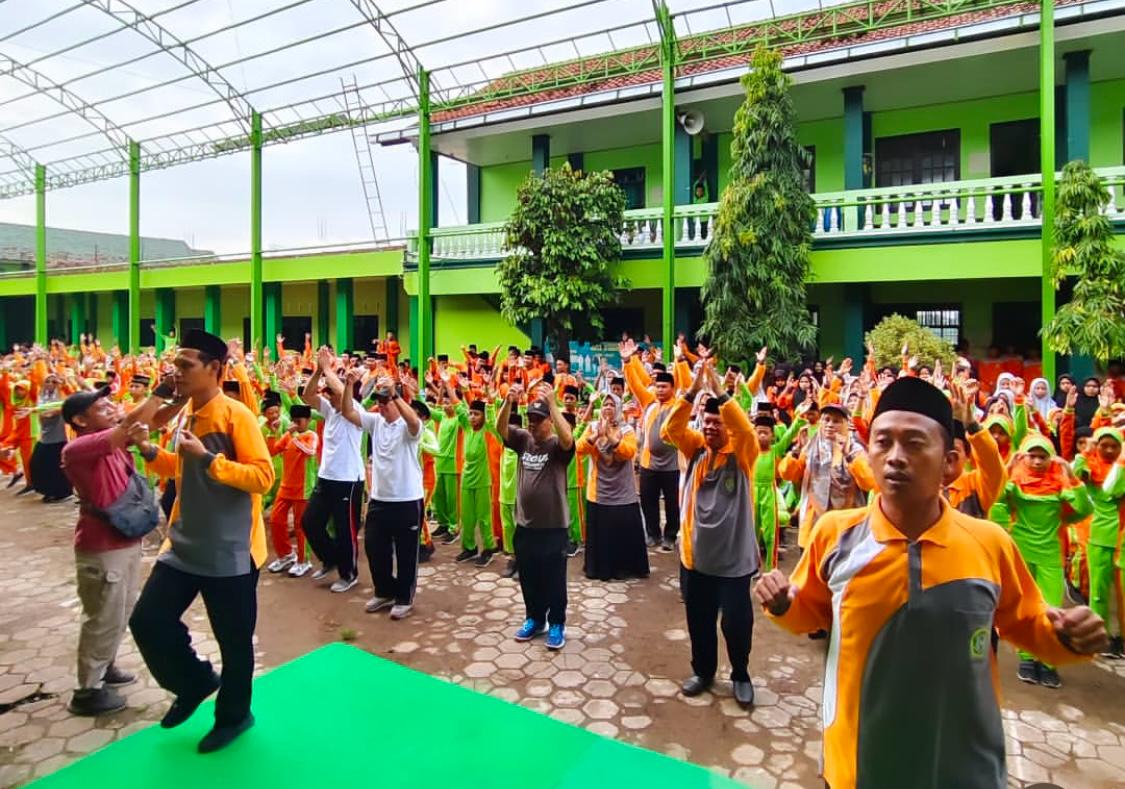 Bersama Mendikdasmen, SMK NU Alhidayah Semarakkan Senam Anak Indonesia Hebat