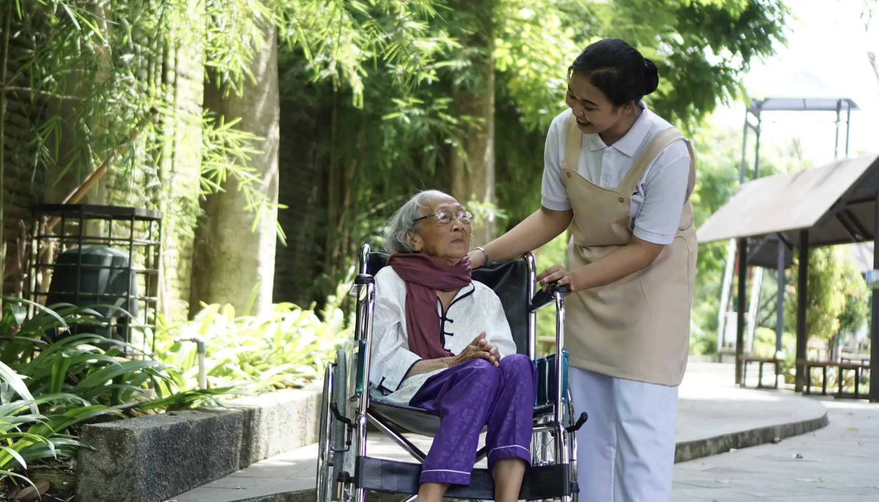 Bantu Hidup Lansia di Luar Negeri, Kisah Iken Alumnus Program PKK Menjadi Caregiver Profesional