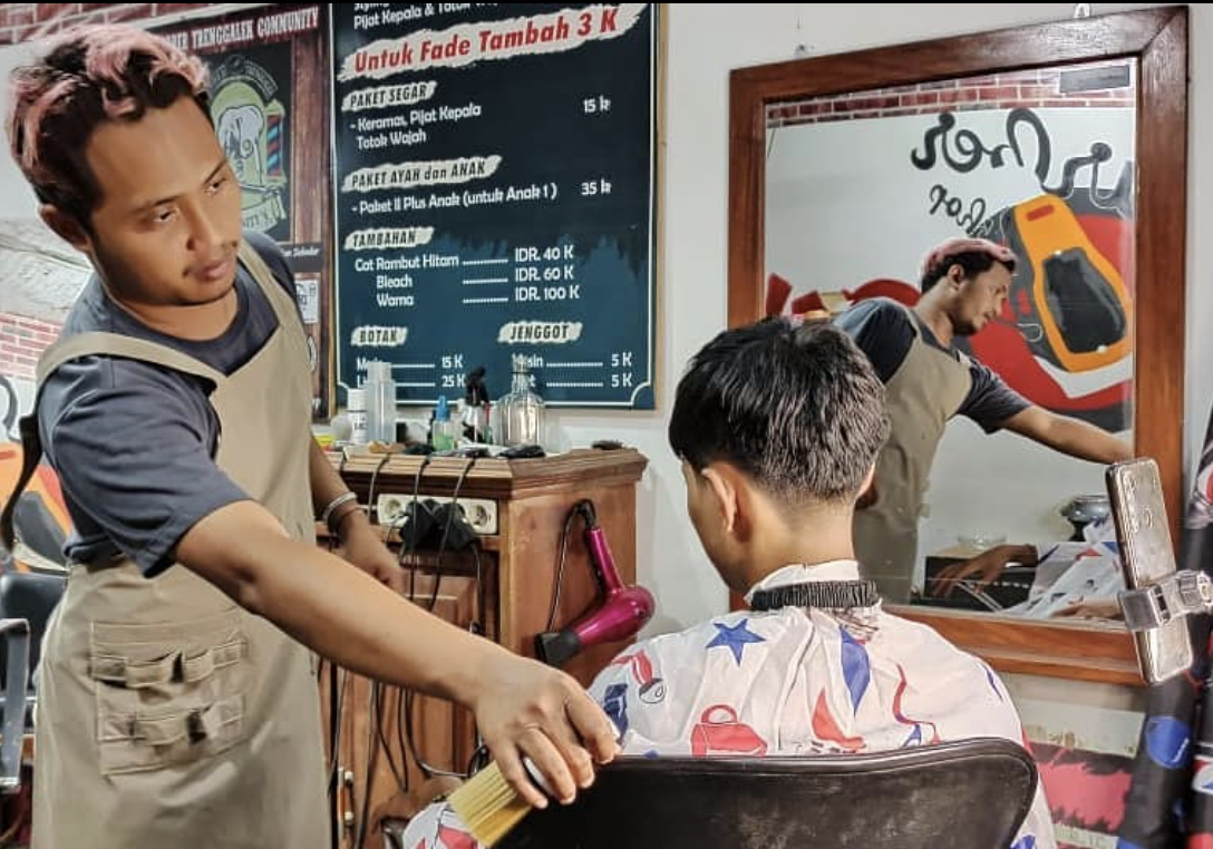 Barbershop Gosbol, Alumni PKK Gelar Potong Rambut Gratis