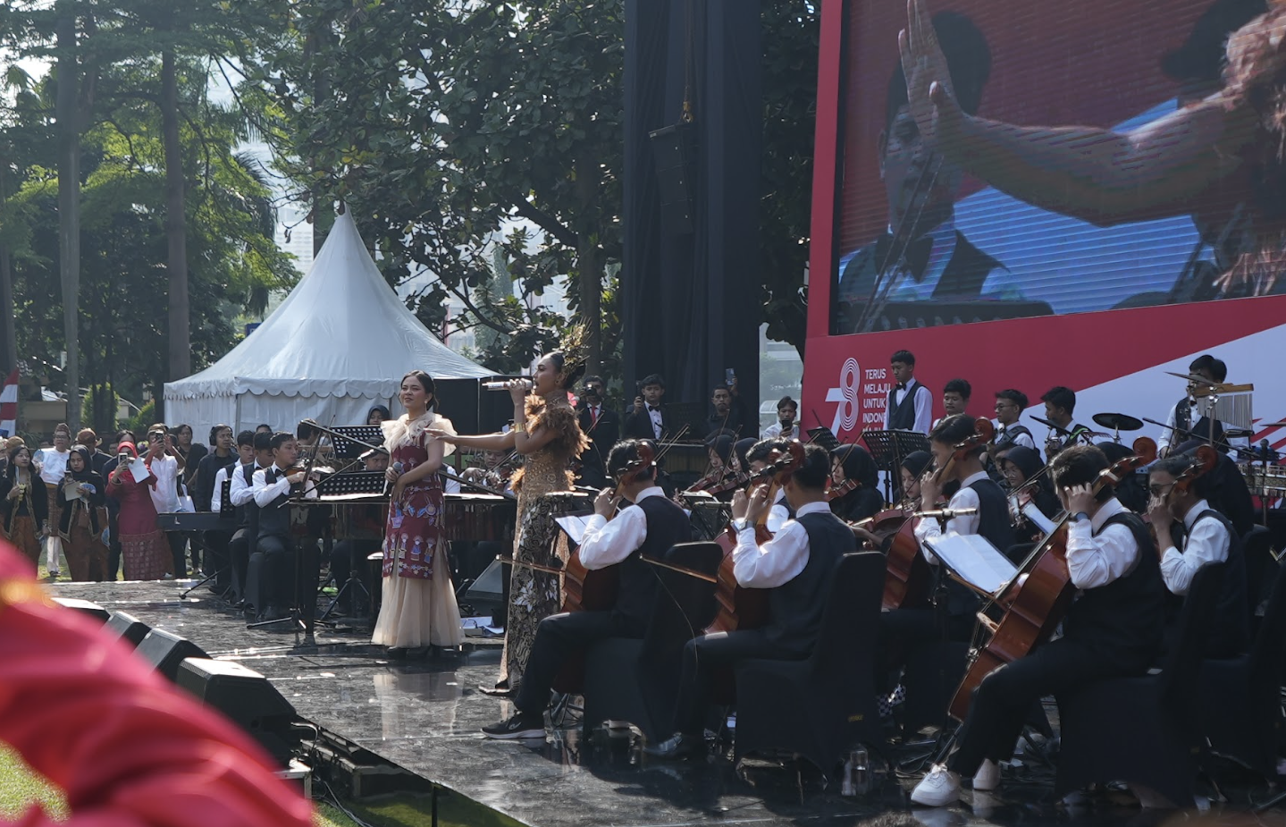 Tak Hanya Kenal Mesin, SMK TI Muhammadiyah Cikampek Sukses Gelorakan Orkestra di Kemendikbudristek