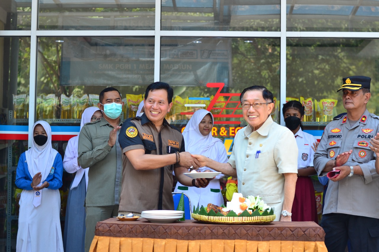 Siapkan 100 Kafe Kontainer, SMK PGRI 1 Mejayan Jadi Penggerak UMKM