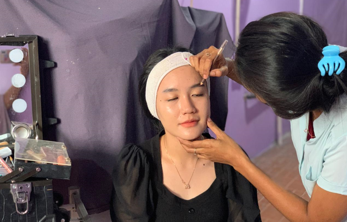 Cerita Fitri Si Anak Pesisir, Ubah Nasib menjadi MUA dan Mandiri Finansial dengan Kursus Kecantikan