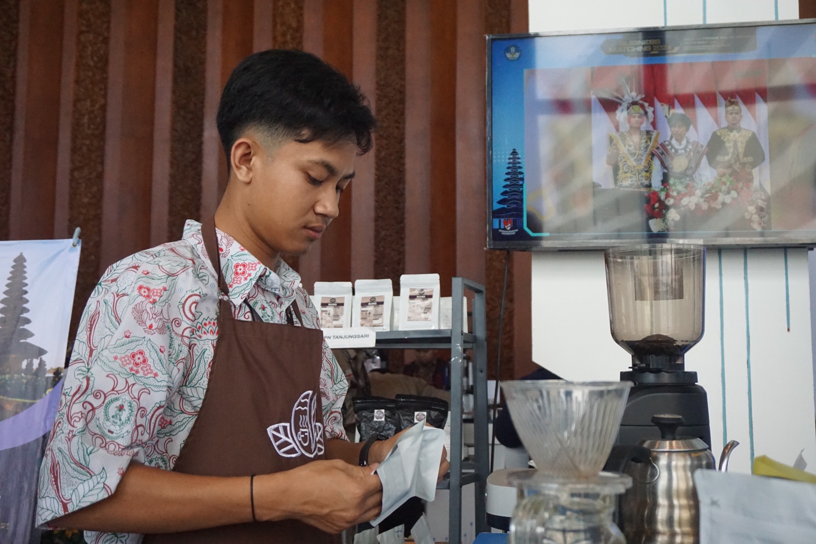 Siswa SMK PPN Tanjungsari Meracik Kopi dari Sumedang  di Business Matching 2024