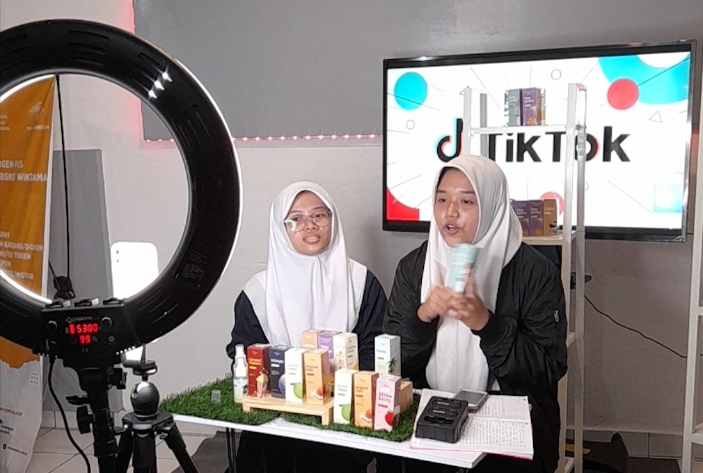 Yuk, Belajar Live Streaming TikTok Shopping di SMK Wikrama Bogor