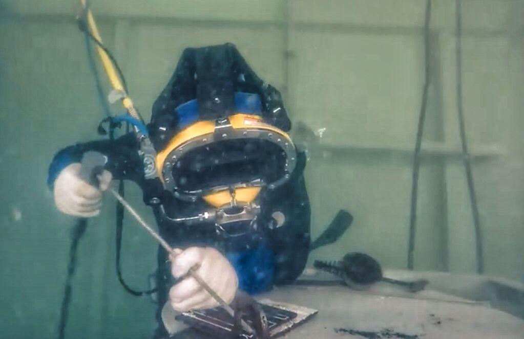 Kerja Dua Jam, Nih, Gaji Underwater Welder!