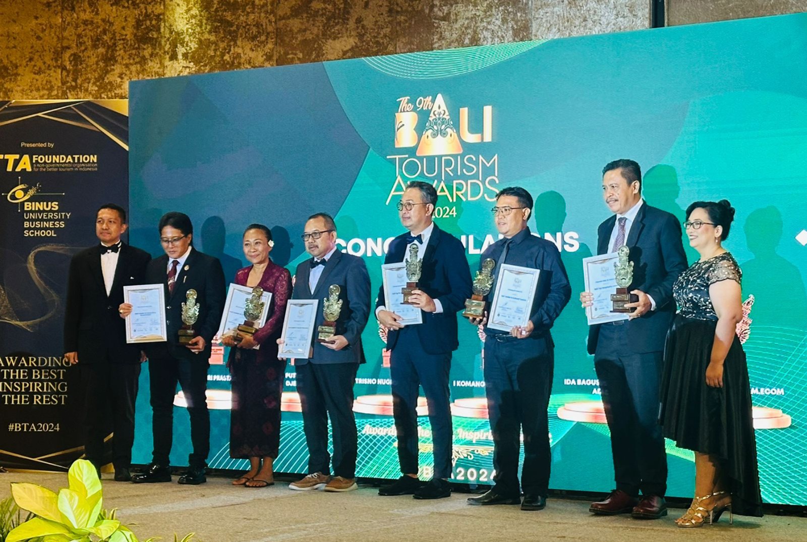 Direktur PNB Terima Penghargaan “Bali Top Hospitality Leader”