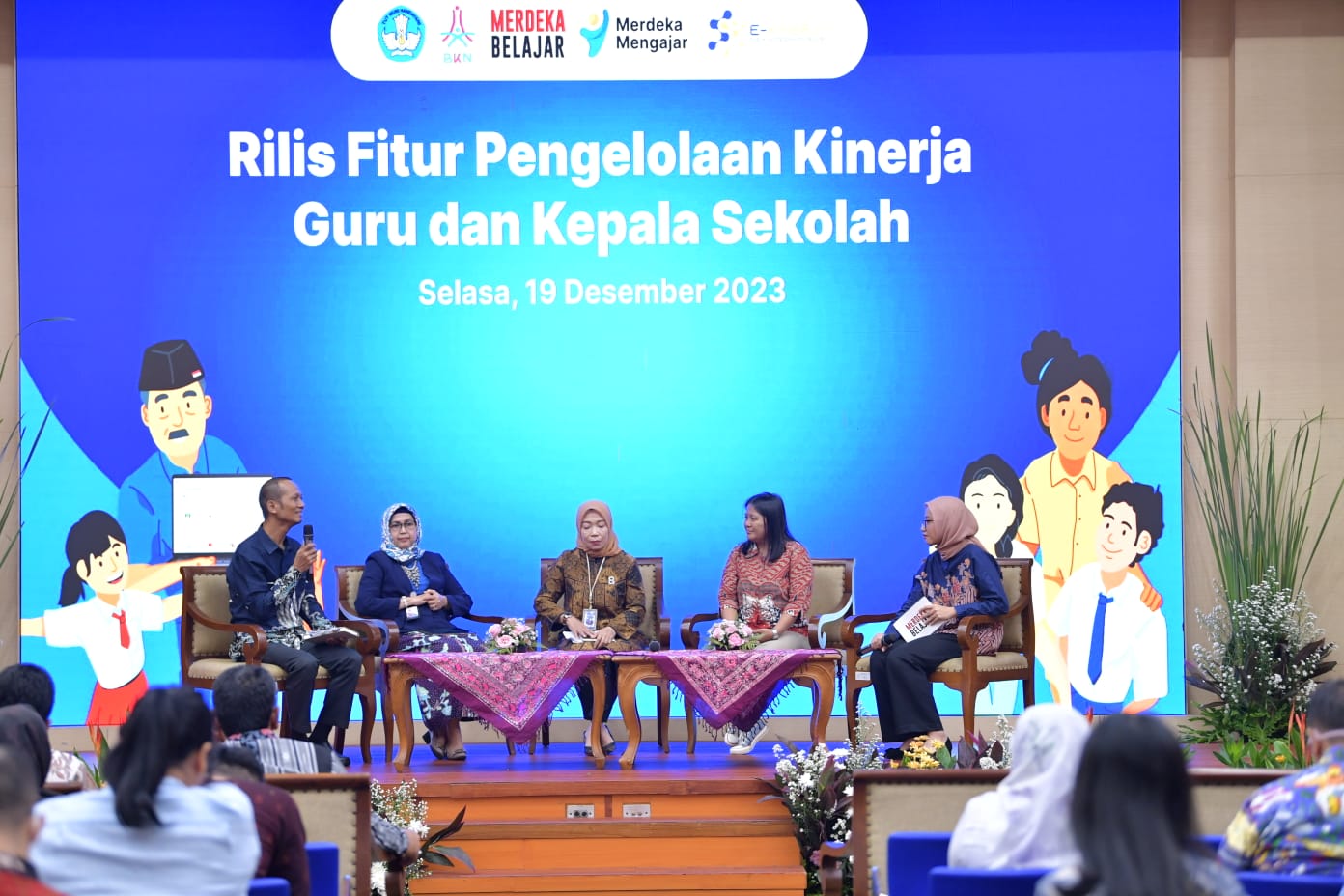 Pentingnya Transformasi Pengelolaan Kinerja Guru dan Kepala Sekolah