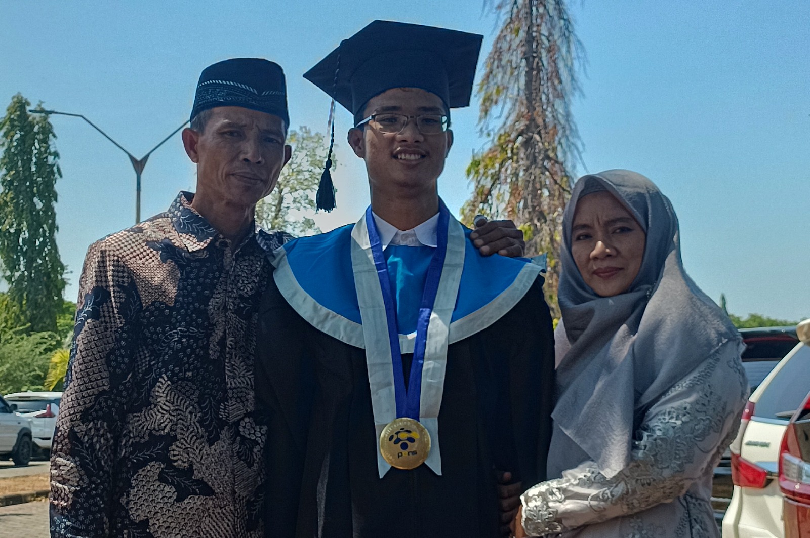 Anak Pekerja Serabutan Jadi Lulusan Terbaik PENS, Sudah Direkrut Industri Sebelum Wisuda