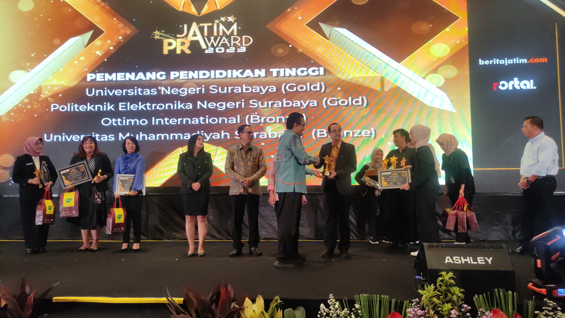 Kompetisi Ide StartUp, PENS Raih Jatim Public Relation Award 2023