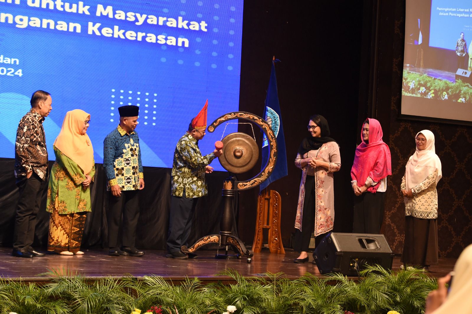 Literasi dan Karakter: Fondasi untuk Lingkungan Pendidikan Bebas Kekerasan